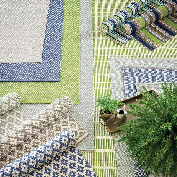Dash & Albert Diamond Denim White Indoor/Outdoor Rug 2.5ft x 8ft