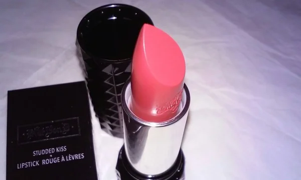 Kat Von D - Studded Kiss Lipstick - Lolita