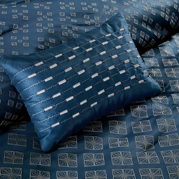 Madison Park - Biloxi 7 Piece Comforter Set - Navy - Queen