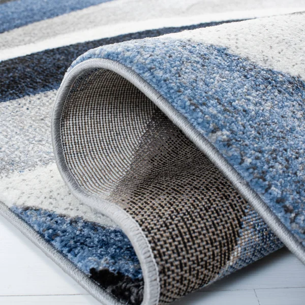 Safavieh Hollywood HLW766F Rug 6&7x22x9& Rug
