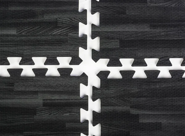 Displays2go Black Wood Grain Floor Mats – 10’ x 10’ Soft Foam Flooring