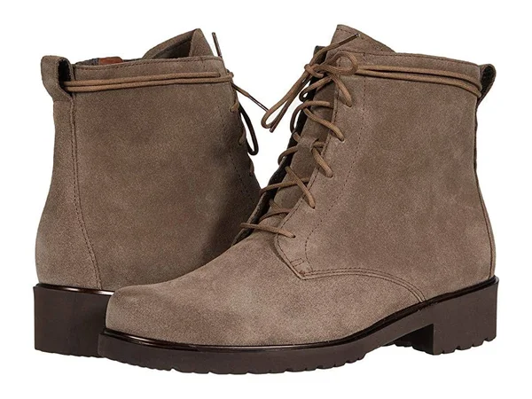Munro Women's Finnley, Taupe Suede Size: 8 M