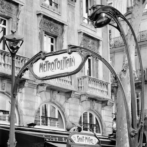 Easy Art Prints Alan Blaustein's 'Metropolitain Paris #2' Premium Canvas Art (30 x 30)