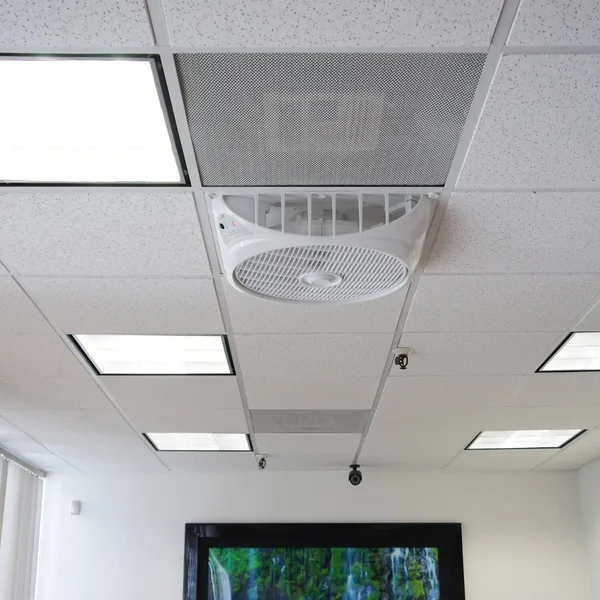 Sunpentown 16x22 Ceiling Fan - White