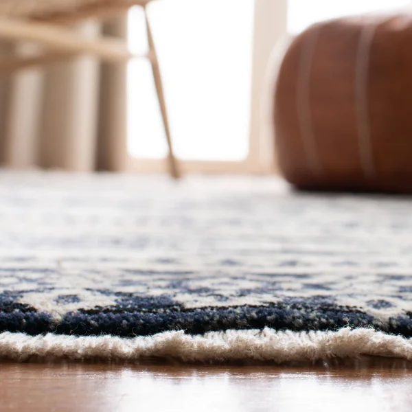 Safavieh Herat Rug Collection HRT370G - Ivory - Black - 8' x 10'