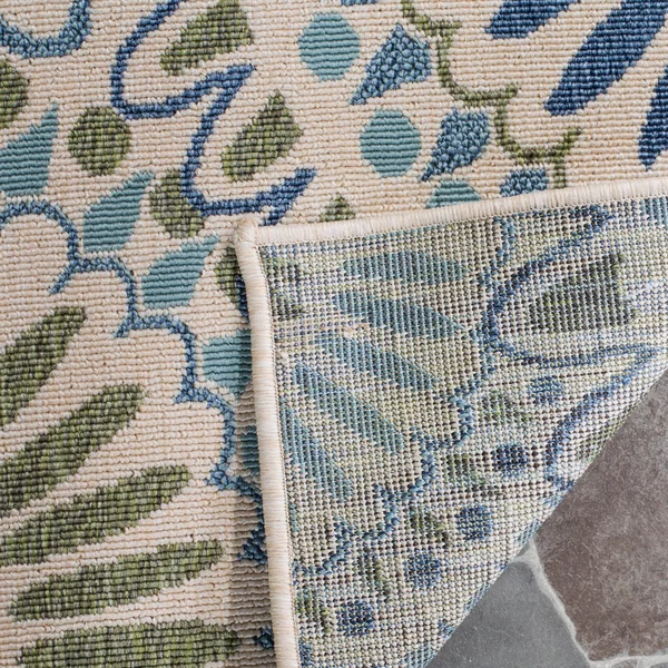 Safavieh Veranda Cream & Blue 6&-7x22 x 6&-7x22 Round Indoor/Outdoor Rug