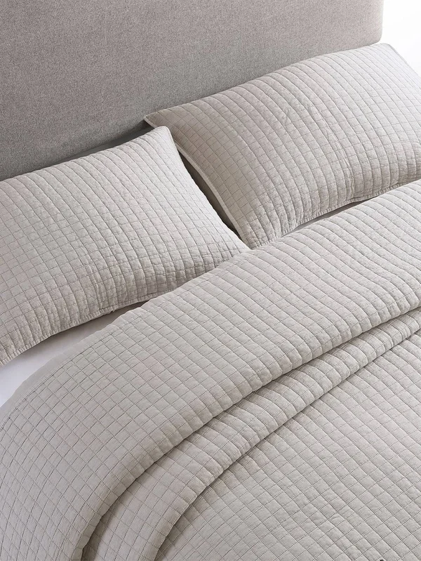 Ed Ellen DeGeneres Sleep Soft Quilt Set, King, Blue