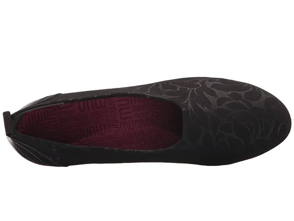 Munro Women's Iriana, Black Stretch Floral Size: 5.5 W