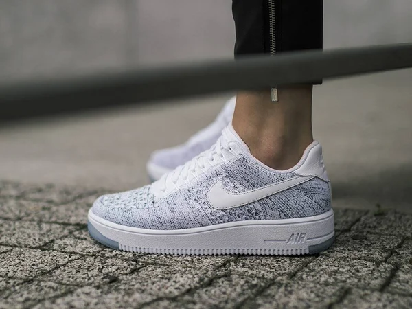 Nike Women's Af1 Flyknit Low Casual Shoe, White