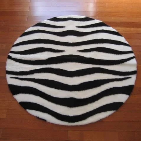 Walk on Me Rugs Black/White Faux Zebra Skin Bold Stripe Rug (4'7 x 6'7)