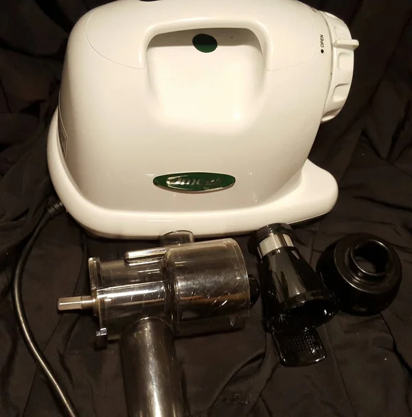Omega 8004 Nutrition System Juicer