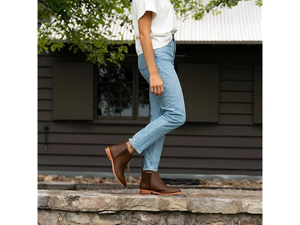 Nisolo Classic Chelsea Boot Women's 1-2 inch Heel Shoes Brown : 9.5 M