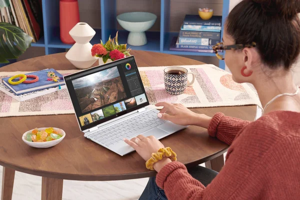HP 17-by3065st 17.3x22 Notebook - Intel i5, 8GB Memory, 128GB SSD + 1TB Hard Drive, Windows 10, Silver