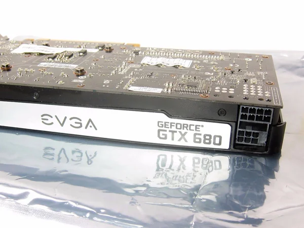 EVGA 02G-P4-2683 KR GeForce GTX 680 superclocked - Signature 2GB 256-bi