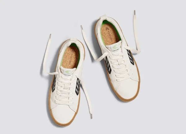 Cariuma Catiba Pro Skate Gum Vintage White Suede and Canvas Black Logo Sneaker - White - 8.5