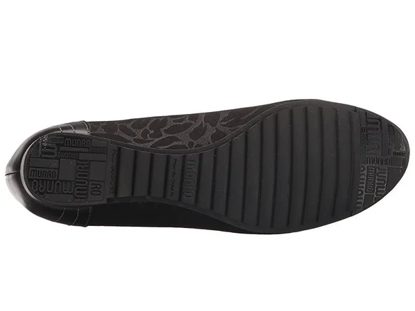 Munro Women's Iriana, Black Stretch Floral Size: 5.5 W