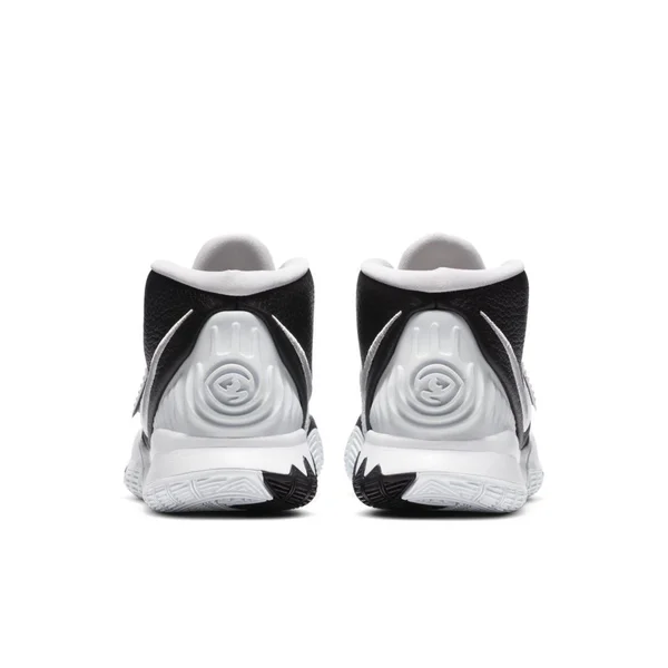 Nike Kyrie 6 (Team) Basketball Shoes in Black/Black Size 5.0