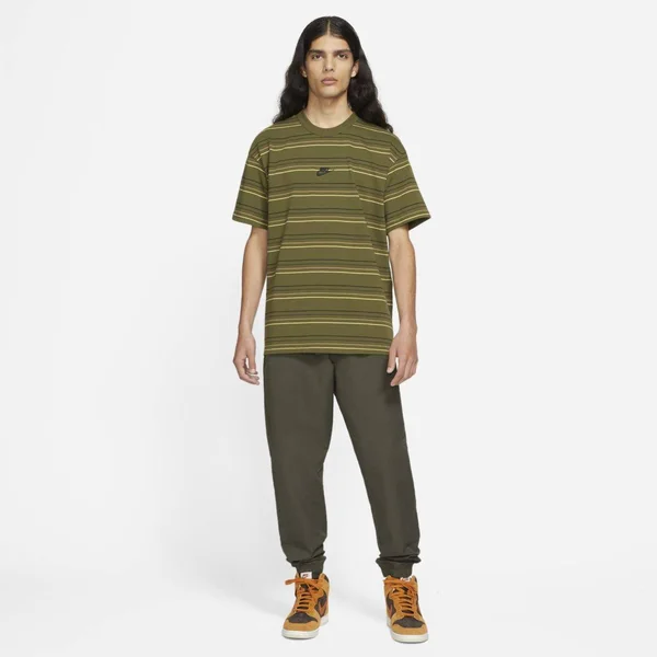 Nike Sportswear Premium Essentials Men's T-Shirt in Green - Size: Xs, DB6531-326