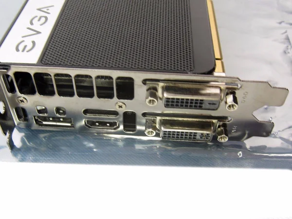 EVGA 02G-P4-2683 KR GeForce GTX 680 superclocked - Signature 2GB 256-bi
