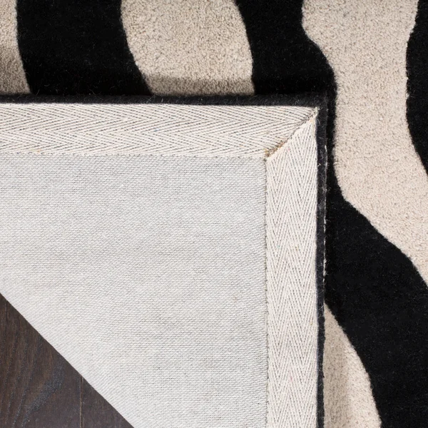 Safavieh Soho SOH784A 3&6x22 x 5&6x22 Beige, Black Area Rug