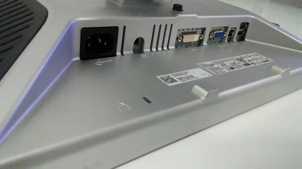 Dell UltraSharp 1908FPB 19x22 LCD Monitor