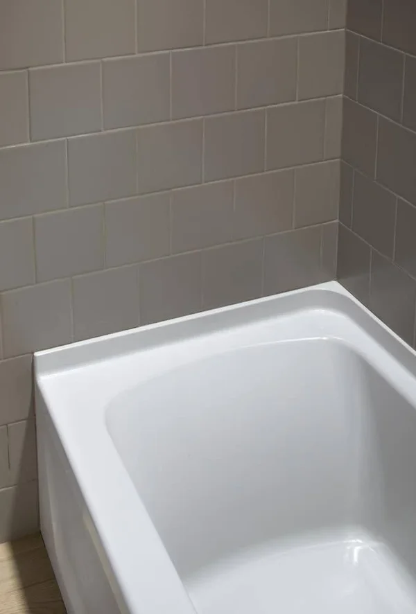 Sterling Medley 30.25-in W x 60-in L White Vikrell Rectangular Left-Hand Drain Alcove Bathtub, 71171810-0