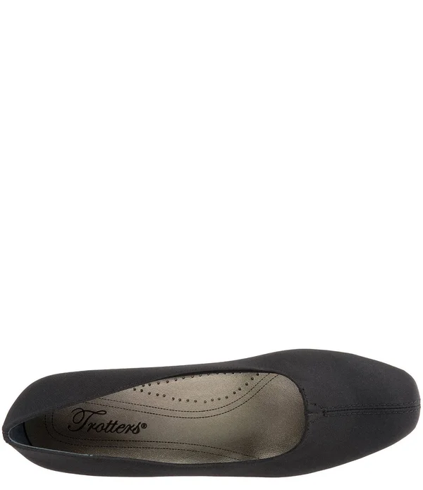 Trotters Doris Pumps, Women's, Black Micro, Size: 8.5