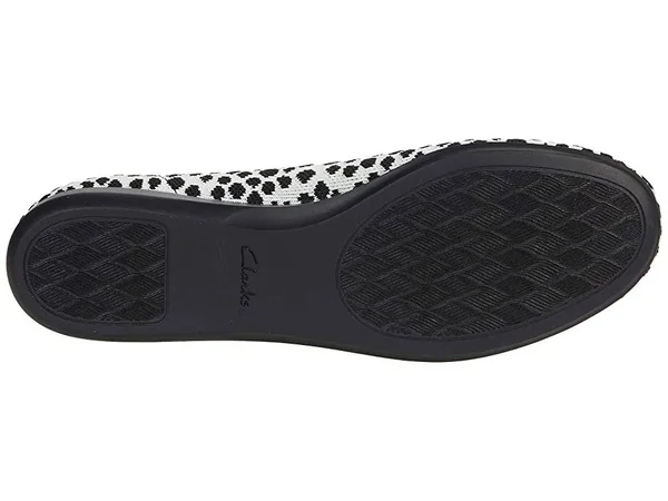 Clarks Carly Wish Women's Shoes White/Black Interest Knit : 5 B - Medium
