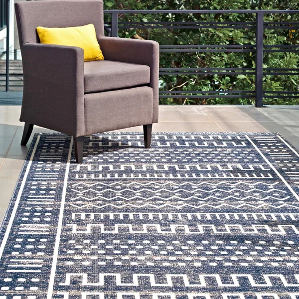 nuLOOM Transitional Native Tribal Indoor/ Outdoor Tassels Area Rug (5& x 8& - Beige)
