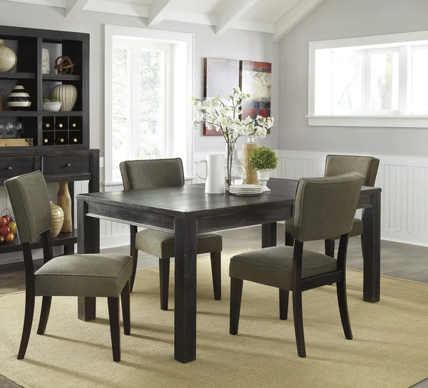 Ashley Furniture Gavelston Rectangular Dining Room Table - D532-25