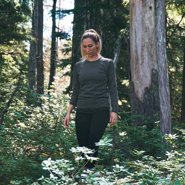Minus33 Merino Wool Women's Moriah Lightweight Crew, Charcoal, Medium