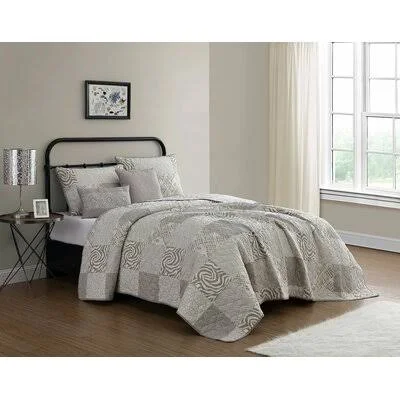 Sterger Animal Printed Patchwork Reversible Quilt Set World Menagerie Size: Queen Quilt + 2 Sham + 2 Decorative Pillow, Color: T