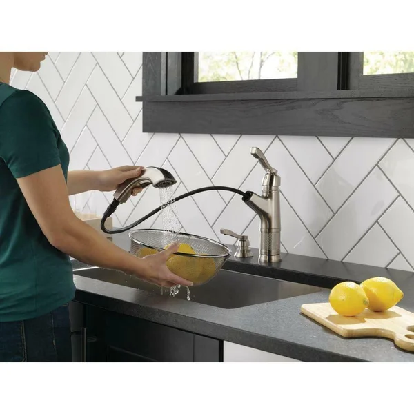 Delta Allentown Single-Handle Pull-Out Sprayer Kitchen Faucet Soap Dispenser