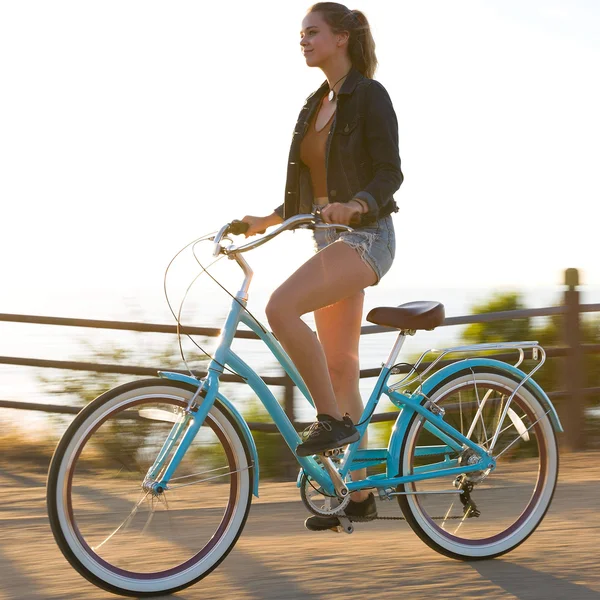 sixthreezero EVRYjourney Women's 24x22 3 Speed Step-Through Touring Hybrid Bicycle, Navy