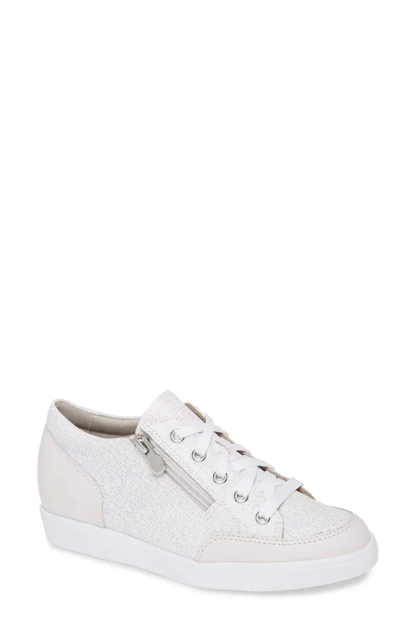 Women's Munro Gabbie Sneaker - Size 5 M - White