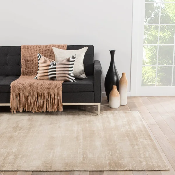 Urban Luxe Lizette Handmade Solid White Area Rug (5& x 8&)