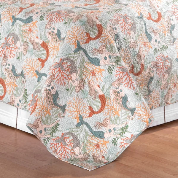 Cu0026F Home Dancing Waters Quilt Set Size: King