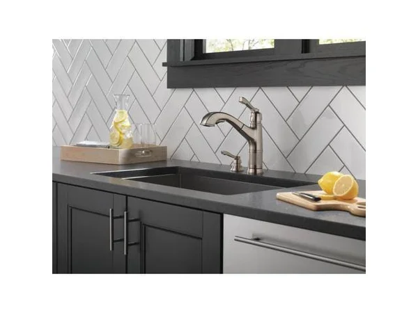 Delta Allentown Single-Handle Pull-Out Sprayer Kitchen Faucet Soap Dispenser