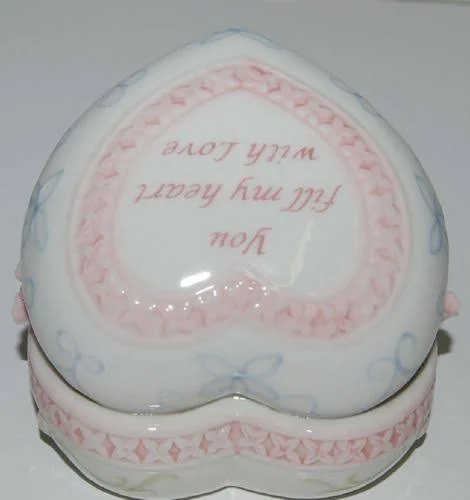 Cosmos Gifts Suberto Heart Bouquet Music Box