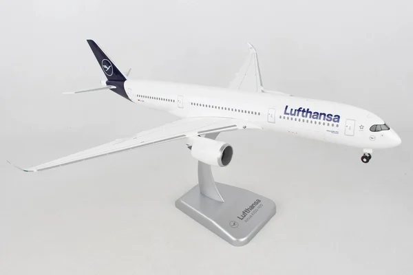 Hogan Lufthansa A350-900 1/200 New Livery W/GEAR REG#D-AIXI
